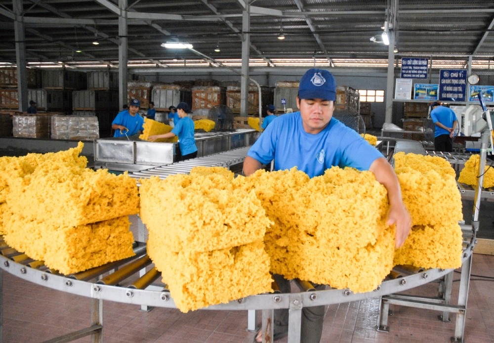 EU đánh thuế xe điện Trung Quốc làm ảnh hưởng đến giá cao su của Việt Nam